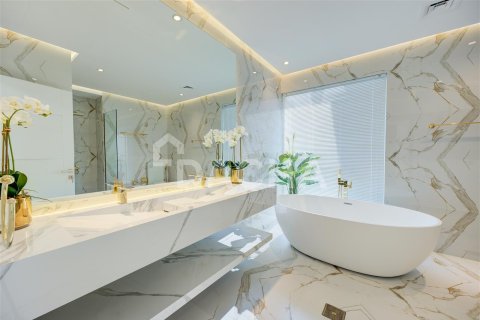 Villa en Palm Jumeirah, Dubai, 5 dormitorios, 538.8 m², № 7070 - foto 16