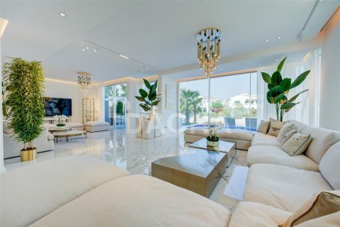 Villa en Palm Jumeirah, Dubai, 5 dormitorios, 538.8 m², № 7070 - foto 8