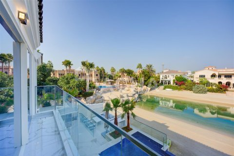 Villa en Palm Jumeirah, Dubai, 5 dormitorios, 538.8 m², № 7070 - foto 18