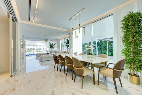Villa en Palm Jumeirah, Dubai, 5 dormitorios, 538.8 m², № 7070 - foto 2