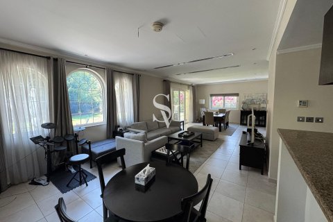 Villa in Legacy, Jumeirah Park, Dubai 3 bedrooms, 861 sq.m. № 109038 - photo 5