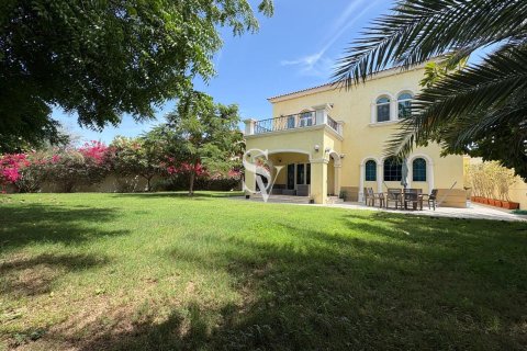 Villa in Legacy, Jumeirah Park, Dubai 3 bedrooms, 861 sq.m. № 109038 - photo 7