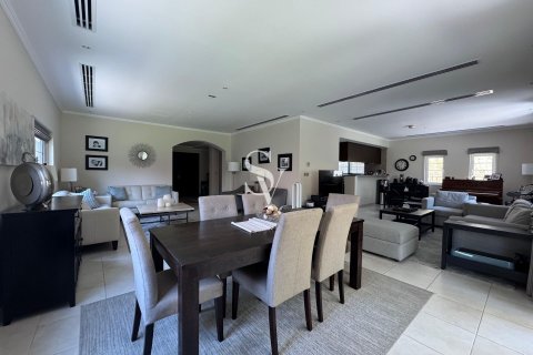 Villa in Legacy, Jumeirah Park, Dubai 3 bedrooms, 861 sq.m. № 109038 - photo 4