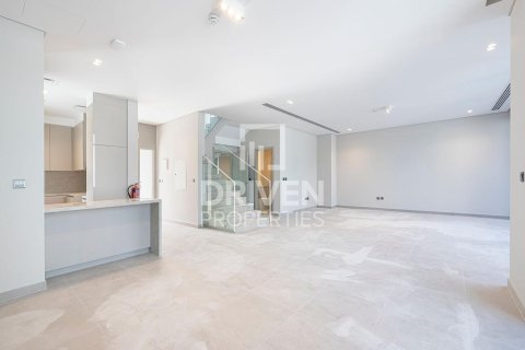 Adosado en Mohammed Bin Rashid City, Dubai, 4 dormitorios, 373.38 m², № 135824