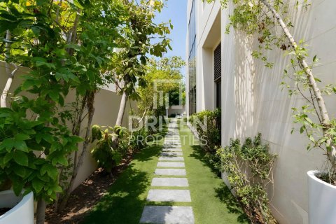 Villa in Meydan, Dubai 5 bedrooms, 933.95 sq.m. № 135815 - photo 26