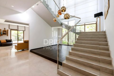 Villa in Meydan, Dubai 5 bedrooms, 933.95 sq.m. № 135815 - photo 20