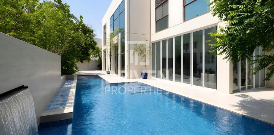 Villa in Meydan, Dubai 5 bedrooms, 933.95 sq.m. № 135815