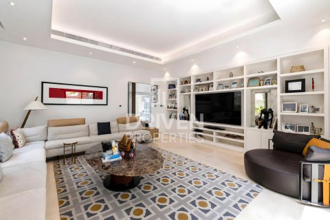 Villa in Meydan, Dubai 5 bedrooms, 933.95 sq.m. № 135815 - photo 13