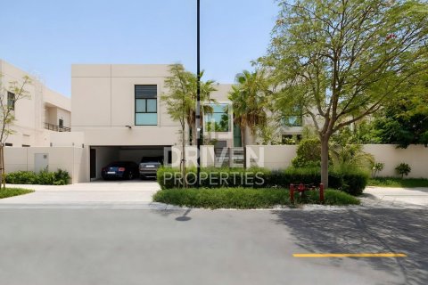 Villa in Meydan, Dubai 5 bedrooms, 933.95 sq.m. № 135815 - photo 29