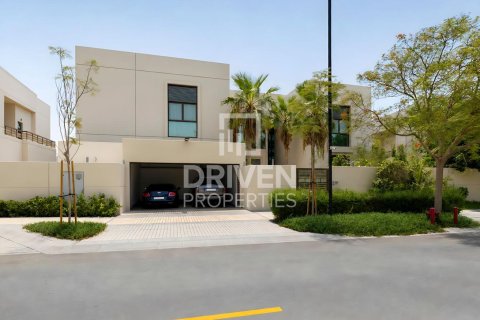 Villa in Meydan, Dubai 5 bedrooms, 933.95 sq.m. № 135815 - photo 30