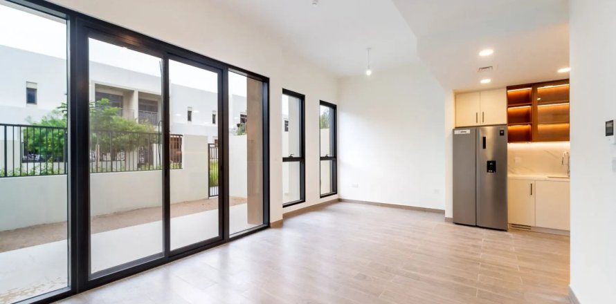 Apartment in Dubai 3 bedrooms, 218 sq.m. № 134083