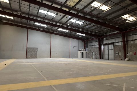 Almacén en Dubai Investment Park, Dubai, 887.4 m², № 4156 - foto 1