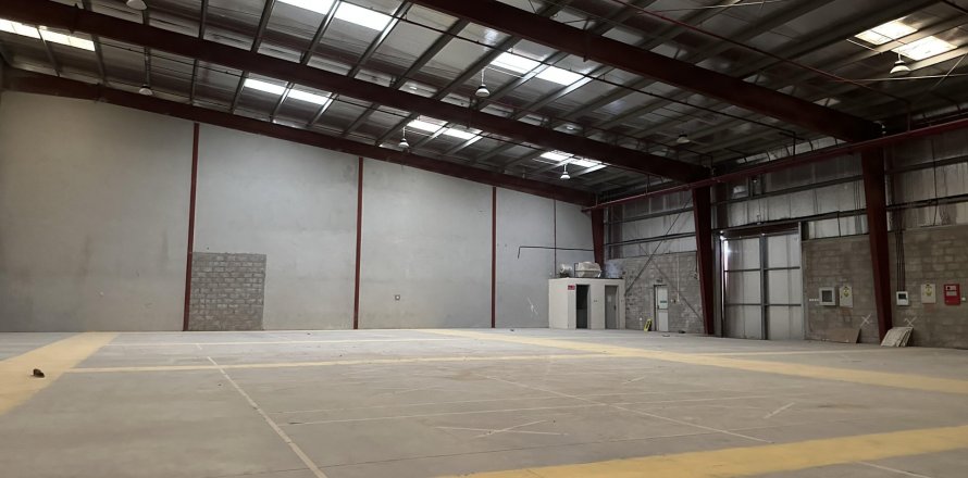 Almacén en Dubai Investment Park, Dubai, 887.4 m², № 4156