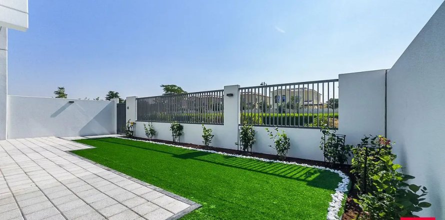 Adosado en Dubai, 4 dormitorios, 230 m², № 77653