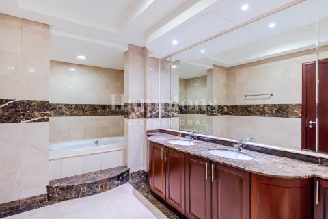 Apartment in Jumeirah Lake Towers, Dubai 5 bedrooms, 706.60999867 sq.m. № 72431 - photo 21