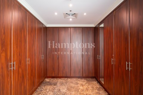 Apartment in Jumeirah Lake Towers, Dubai 5 bedrooms, 706.60999867 sq.m. № 72431 - photo 1