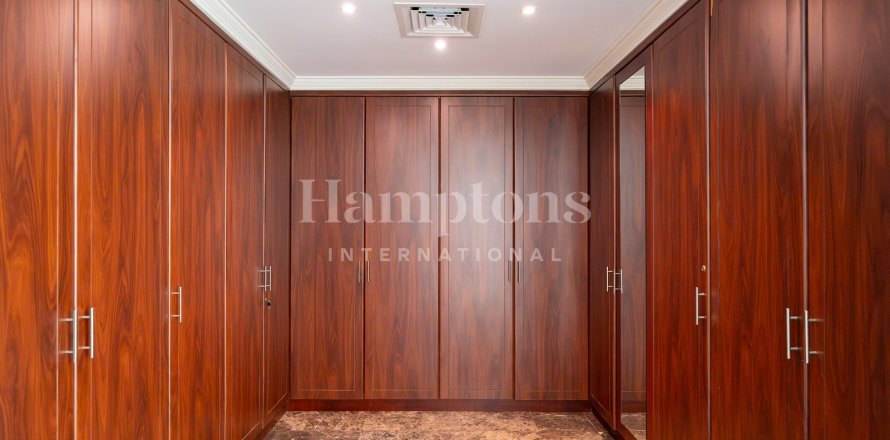 Apartment in Jumeirah Lake Towers, Dubai 5 bedrooms, 706.61 sq.m. № 72431