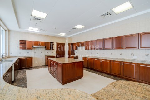 Apartment in Jumeirah Lake Towers, Dubai 5 bedrooms, 706.60999867 sq.m. № 72431 - photo 16