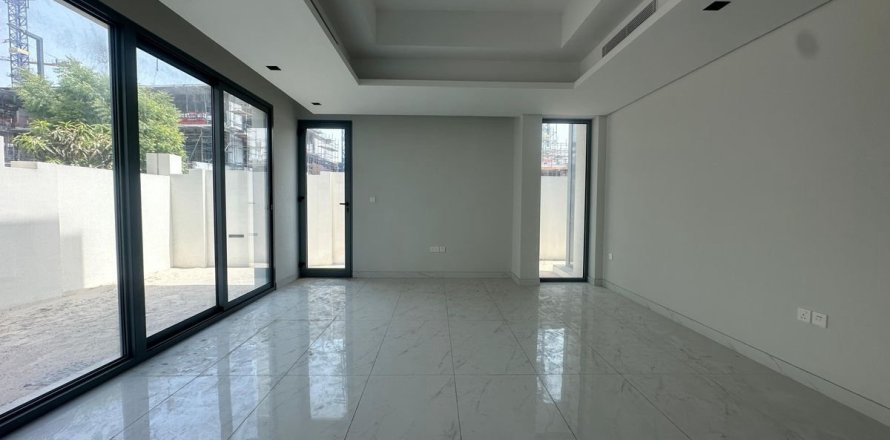 Adosado en Jebel Ali, Dubai, 4 dormitorios, 304.1 m², № 141341