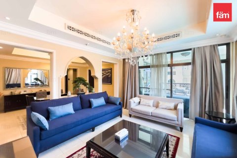 Apartment in Old Town, Dubai 2 bedrooms, 143.8 sq.m. № 59841 - photo 2