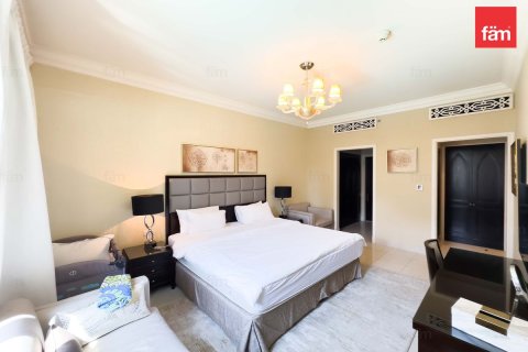 Apartment in Old Town, Dubai 2 bedrooms, 143.8 sq.m. № 59841 - photo 17