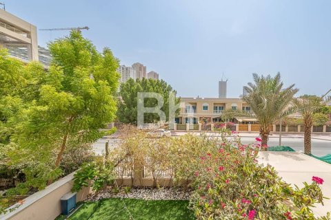 Снять в аренду таунхаус в Jumeirah Village Triangle, Дубай: 2 спальни, 240м², № 57100 - фото 13