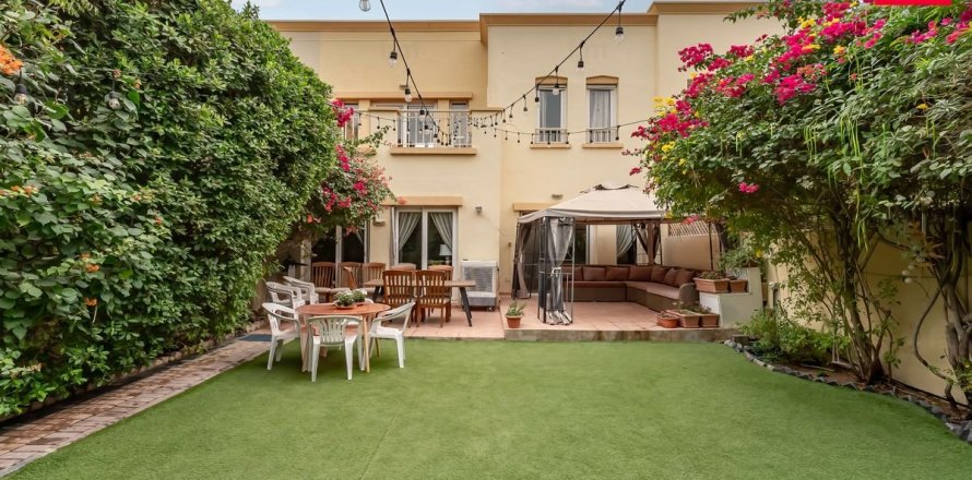 Adosado en Dubai, 3 dormitorios, 254.4 m², № 97634