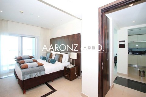 Apartment in Jumeirah Lake Towers, Dubai 1 bedroom, 70 sq.m. № 101177 - photo 12