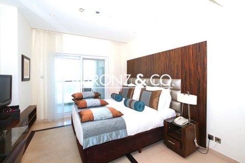 Apartment in Jumeirah Lake Towers, Dubai 1 bedroom, 70 sq.m. № 101177 - photo 13