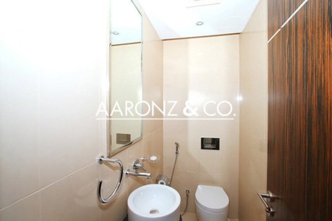 Apartment in Jumeirah Lake Towers, Dubai 1 bedroom, 70 sq.m. № 101177 - photo 6