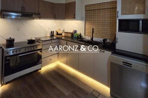 Apartment in Jumeirah Lake Towers, Dubai 2 bedrooms, 112 sq.m. № 101176 - photo 17