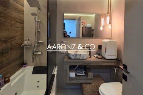Apartment in Jumeirah Lake Towers, Dubai 2 bedrooms, 112 sq.m. № 101176 - photo 14