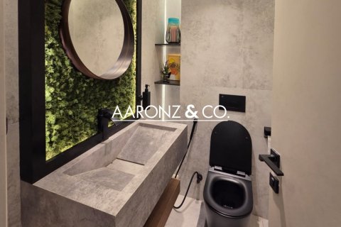 Apartment in Jumeirah Lake Towers, Dubai 2 bedrooms, 112 sq.m. № 101176 - photo 15