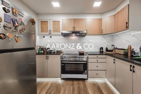 Apartment in Jumeirah Lake Towers, Dubai 2 bedrooms, 112 sq.m. № 101176 - photo 3