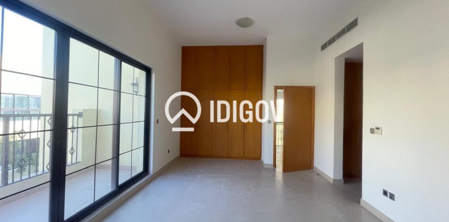 Villa à Dubai, 4 chambres, 468.51 m², № 121074