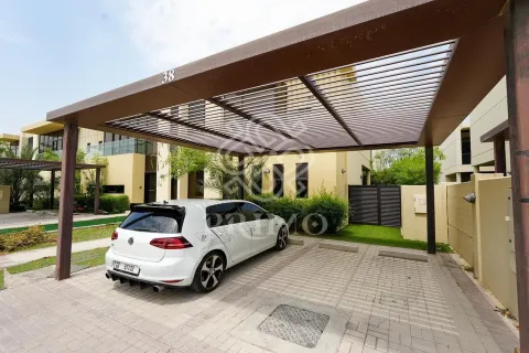 Townhouse in Dubai 3 bedrooms, 253 sq.m. № 109932 - photo 2