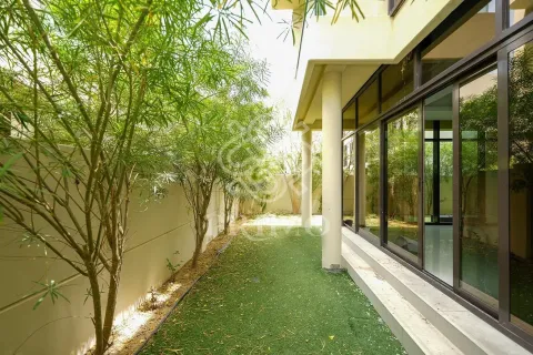 Townhouse in Dubai 3 bedrooms, 253 sq.m. № 109932 - photo 5