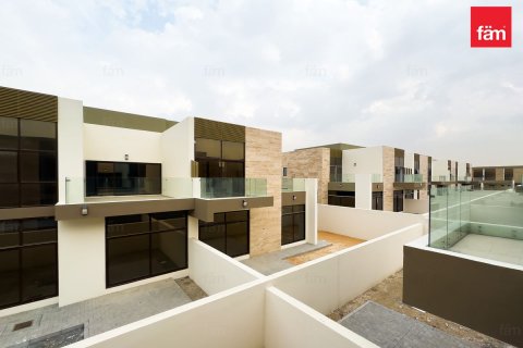 Villa en Dubai, 4 dormitorios, 191.4 m², № 84252 - foto 2