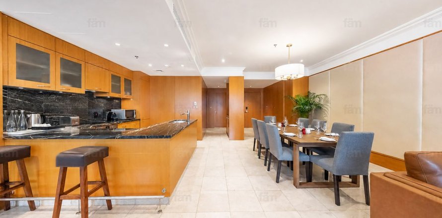 Apartment in DIFC, Dubai 3 bedrooms, 187.9 sq.m. № 109436