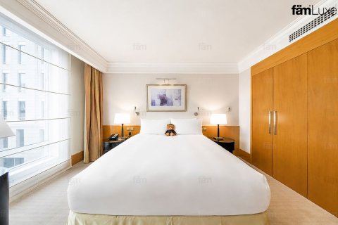 Apartment in DIFC, Dubai 3 bedrooms, 187.9 sq.m. № 109436 - photo 9