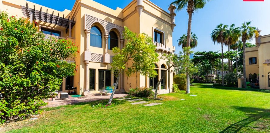 Villa en Palm Jumeirah, Dubai, 4 dormitorios, 468.8 m², № 10755