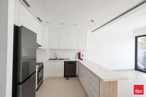 Townhouse in Dubai 3 bedrooms, 180 sq.m. № 111774 - photo 12
