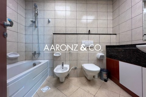 Apartamento en Marina Pinnacle, Dubai Marina, Dubai, 2 dormitorios, 113 m², № 97911 - foto 9