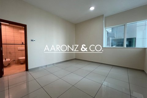 Apartamento en Marina Pinnacle, Dubai Marina, Dubai, 2 dormitorios, 113 m², № 97911 - foto 2