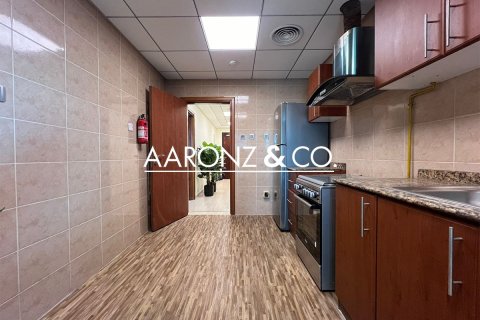 Apartamento en Marina Pinnacle, Dubai Marina, Dubai, 2 dormitorios, 113 m², № 97911 - foto 7