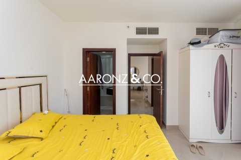 Apartamento en Jumeirah Lake Towers, Dubai, 1 dormitorio, 70 m², № 97912 - foto 2