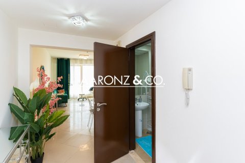 Apartamento en Jumeirah Lake Towers, Dubai, 1 dormitorio, 70 m², № 97912 - foto 12