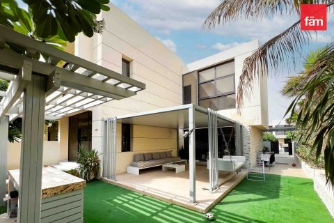 Villa in Dubai 4 bedrooms, 392.4 sq.m. № 40799 - photo 2