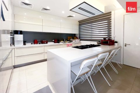 Villa in Dubai 4 bedrooms, 392.4 sq.m. № 40799 - photo 11