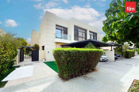 Villa in Dubai 4 bedrooms, 392.4 sq.m. № 40799 - photo 1